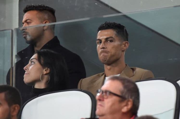 Cristiano Ronaldo Oo Tarabuunka Ka Daawaday Kulankii Uu Dybala Kala Diray Young Boys