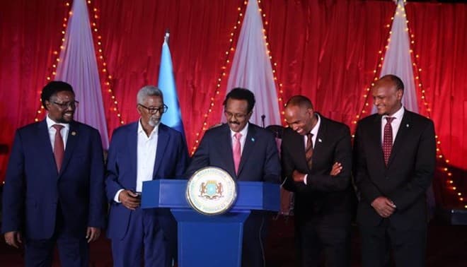 Madaxweyne Farmaajo Oo Saxeexay Sharciga Doorashooyinka Somalia