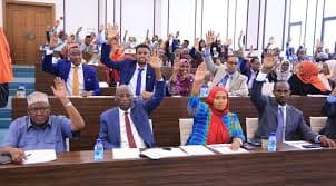 Soomaaliya: Golaha Shacabka oo ansixiyay in gobolka Banaadir 13 kursi laga siiyo Aqalka Sarre.