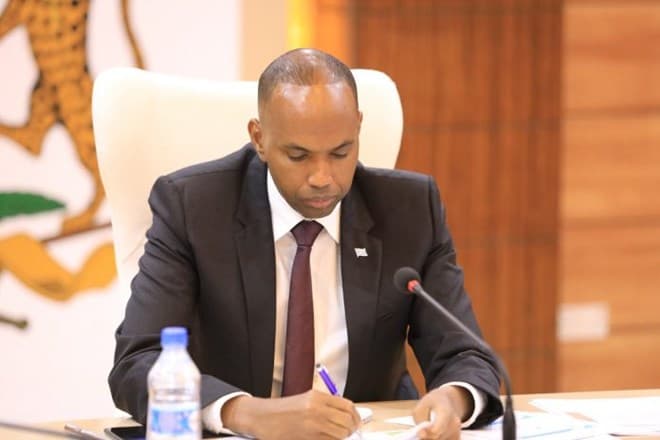 Soomaaliya: Baarlamaanka Oo Kalsoonida Kala Noqday Raysal-wasaare Khayre