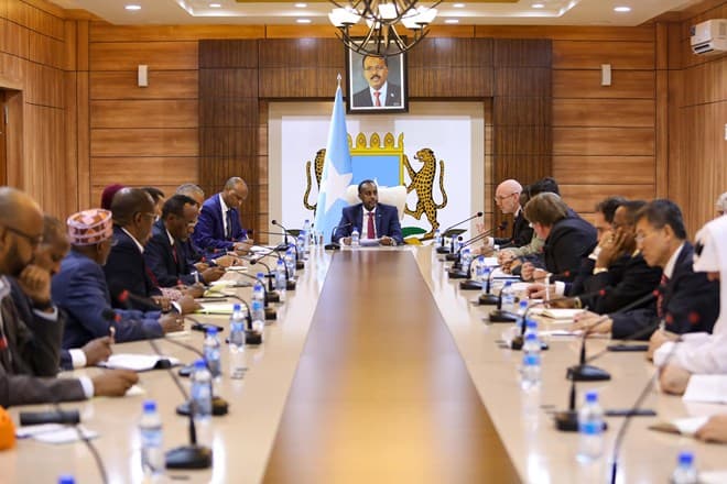 Raysal Wasaaraha Cusub Ee Somalia Oo La Kulmay Safiirrada Caalamka U Fadhiya Muqdisho