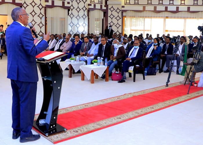 Madaxweynaha Somaliland Oo Daah-furay Buugga Barashada Maaddada Waddaniyadda Ee Jaamacadaha Dalka