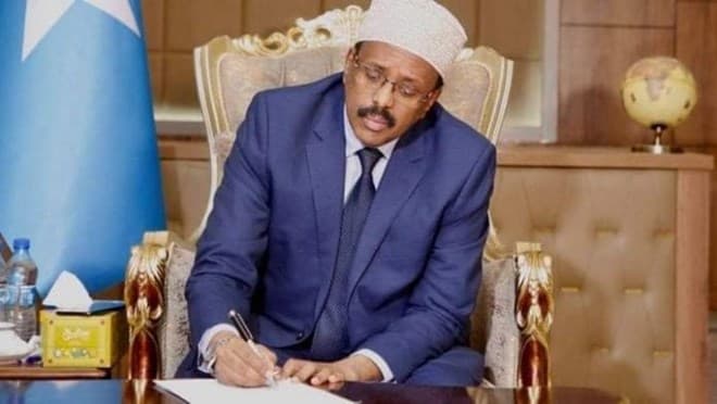 Madaxweynaha Somalia Oo Saxeexay Xeer Dib U Dhiggaya Wax-Badalka Dastuurka
