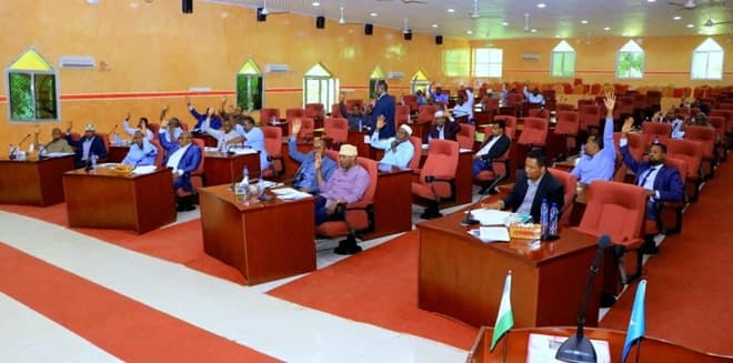 8 Xildhibaan Oo Baarlamaanka Puntland Xasaanada Kala Noqday