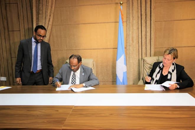 Dawladda Soomaaliya Oo Bangiga Adduunka La Saxeexatay Heshiiska Mashaariic $445 Million Ku Kacaysa
