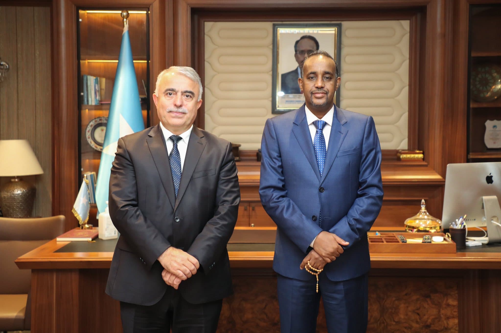 Raysal Wasaaraha Soomaaliya Oo Xafiiskiisa ku qaabilay safiirkaTurkiga u fadhiya Soomaaliya Mehmet