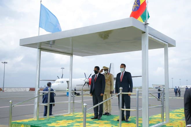 Madaxweynaha Soomaaliya Iyo Wafdi Uu Hoggaaminayo Oo Socdaal Ku Tagay Addis Ababa