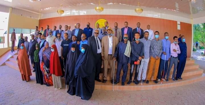 Madaxweynaha Somaliland Oo Kulan Hadhimo-Sharafeed Ah La Qaatay Xubno Kamid Dadka Aragga Naafada Ka Ah