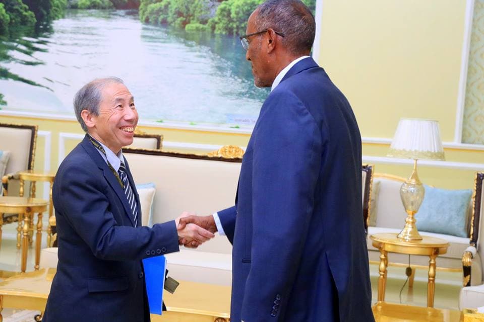 Madaxweyne Biixi Oo Qaabilay Safiirka Maraykanka U Qabilsan Somaliland/Somalia