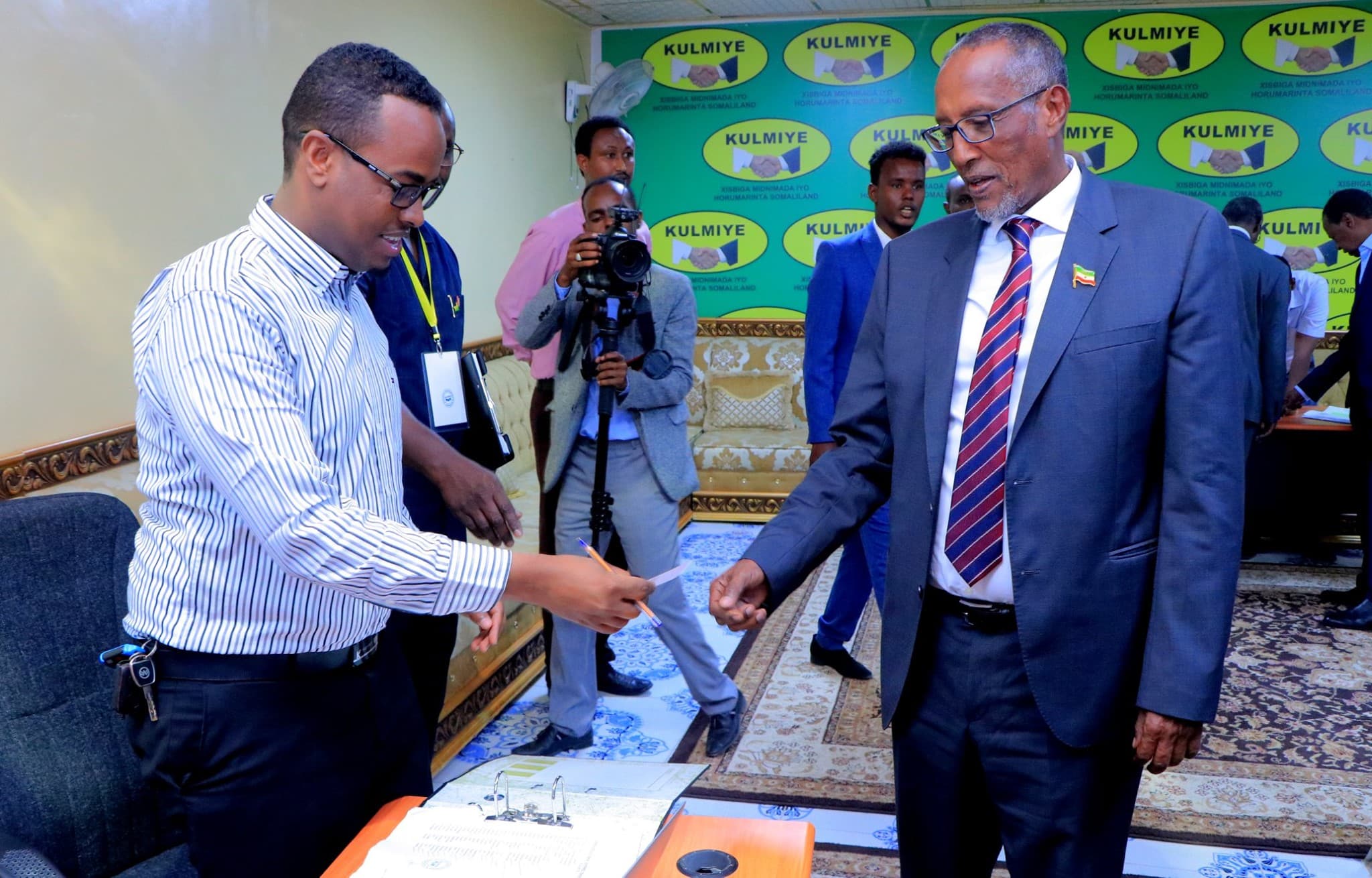 Madaxweynaha Somaliland Oo Isu Diiwaangeliyey Kaadhka Ka Qaybgalka Shirweynaha Afraad Ee Xisbiga KULMIYE