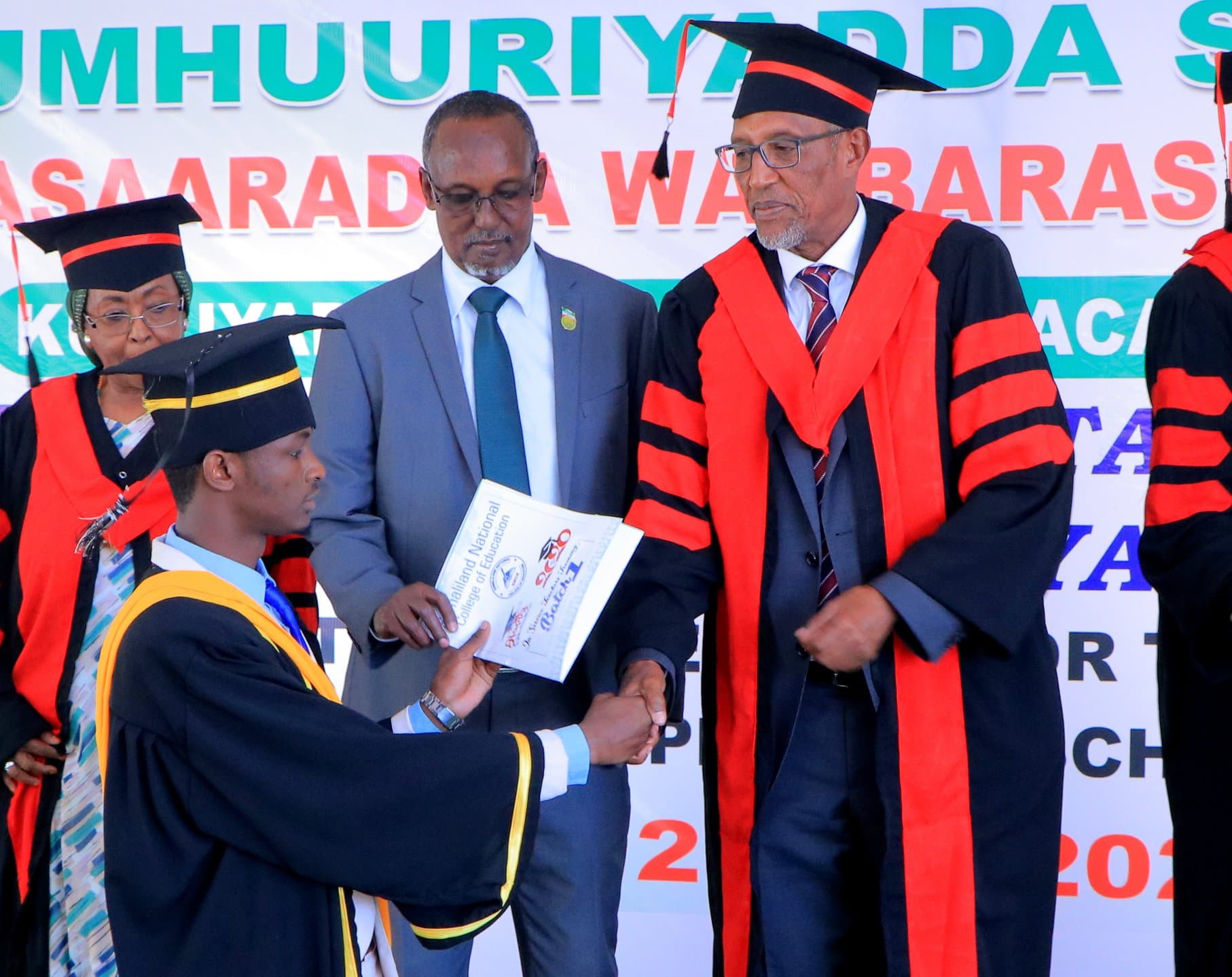 Madaxweyne Muuse Biixi Oo Ka Qaybgalay Dufcaddii Ugu Horraysay Ee Ka Qalin-jebisa Kulliyadda Tababarka Macallimiinta Qaranka