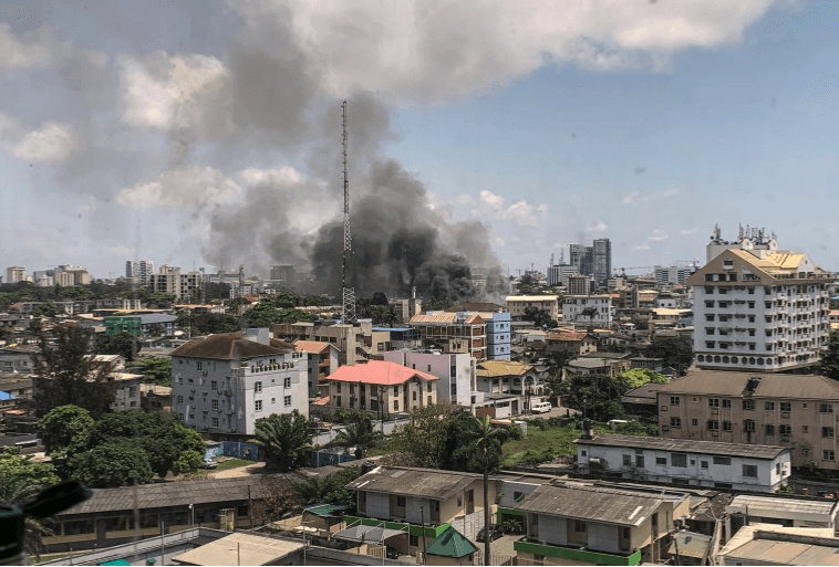 Qalalaasaha Nigeria: Rasaas Xoogle Oo Laga Maqlay Lagos Kadib Markii Koox HubaysanI Ay Weerartay Meel Dad Lagu Xidhxidhay
