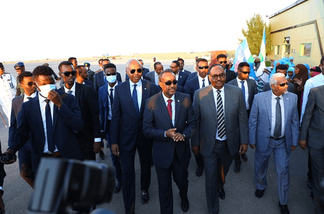 Ujeedada Socdaal Raysal Wasaaraha Somalia Uu Garoowe Ku Tagay