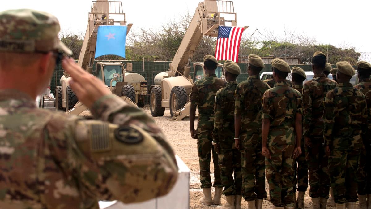 Gaashaandhiga Maraykanka Oo Sheegtay In Madaxweyne Trump Uu Amray In Ciidamadooda Laga Soo Saaro Soomaaliya