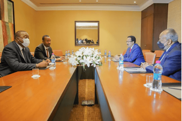 Dawladda Soomaaliya Oo Ganafka Ku Dhufatay Warbixin Ay Soo Saartay Guddi Loo Saaray Khilaafka Soomaaliya Iyo Kenya