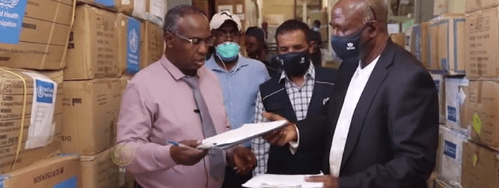 Agaasimaha Wasaarada Horumarinta Caafimaadka Somaliland Oo Qalab Caafimaad Kala Wareegay Hay’adda WHO