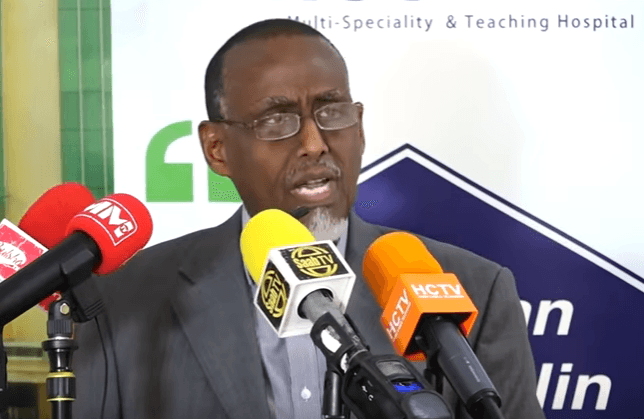 Digtoor Caan Ah Oo Sheegay In Shaqada Siyaasada Iyo Dhakhtarnimada Uu Ka Fadhiisanayo