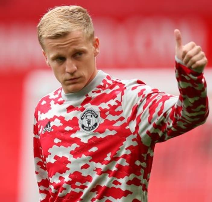 Xiddigii hore ee reer netherland ayaa sheegay xidig ay man united ku qaldantahay la so saxeexashadiisa.