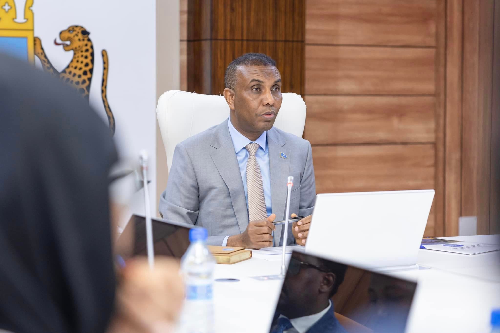 Daawo: Golaha Wasiirada Soomaaliya ayaa Ansixiyey Xeerka Hanaanka Doorashooyinka Qof iyo Cod.