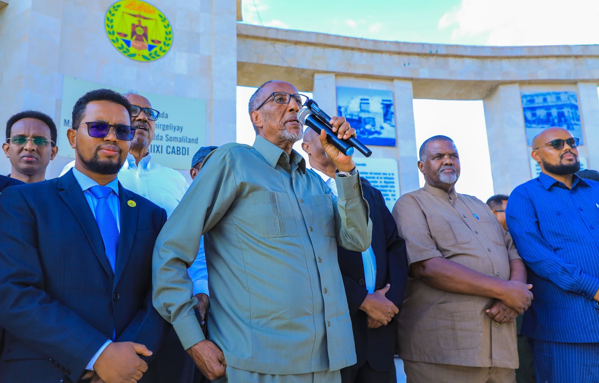 Daawo “Goboladii Bariga Waxaan Kuso Arkay Dad Diyaar Ah Oo Cadawga Iska Ilaalinaya..” Madaxweyne Muuse