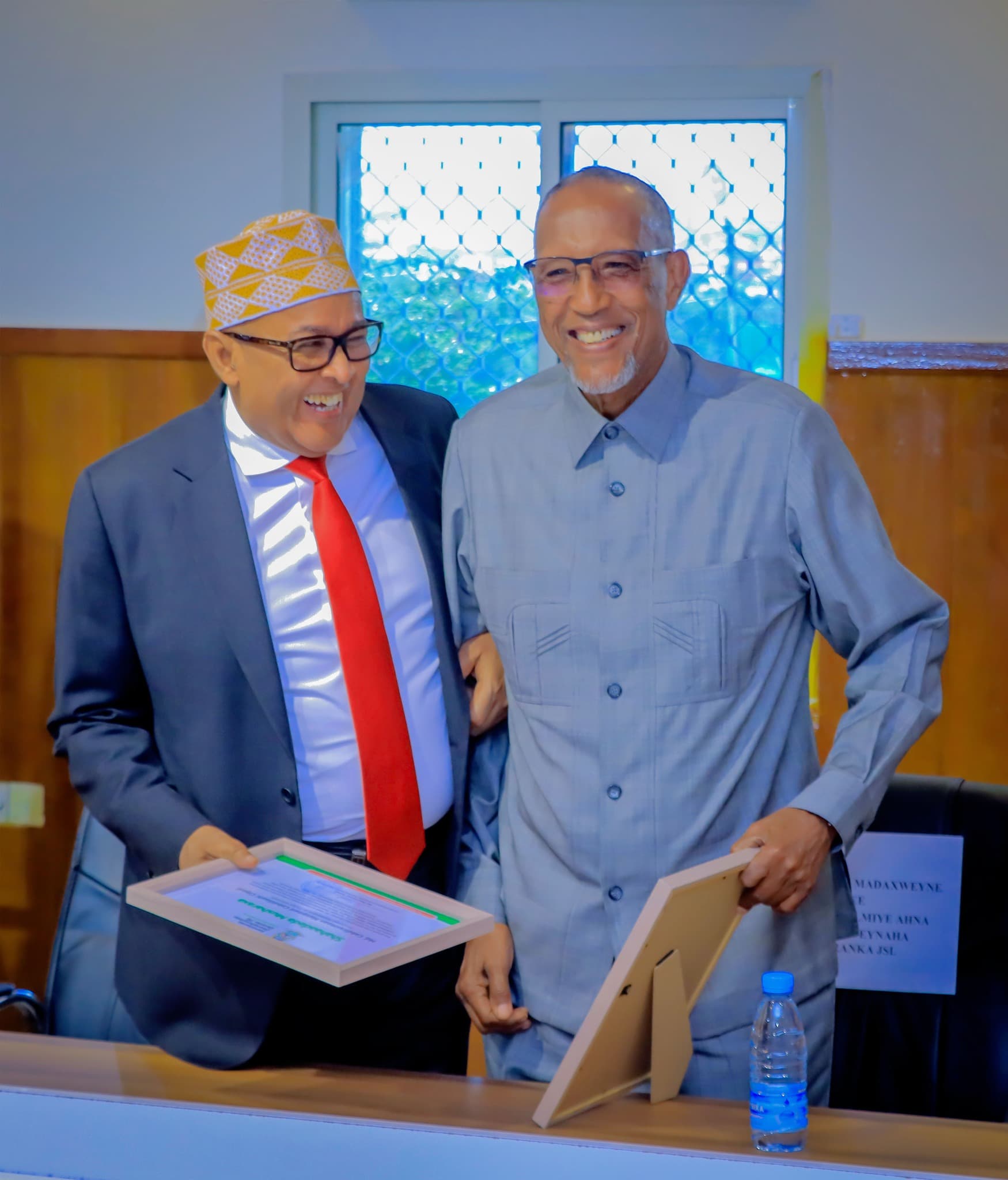 Daawo Musharixiinta Doorashada Madaxtooyada Jamhuuriyada Somaliland Oo ay Gudida Doorashooyinka Somaliland siiyeen Shahaadooyin Musharaxnimo