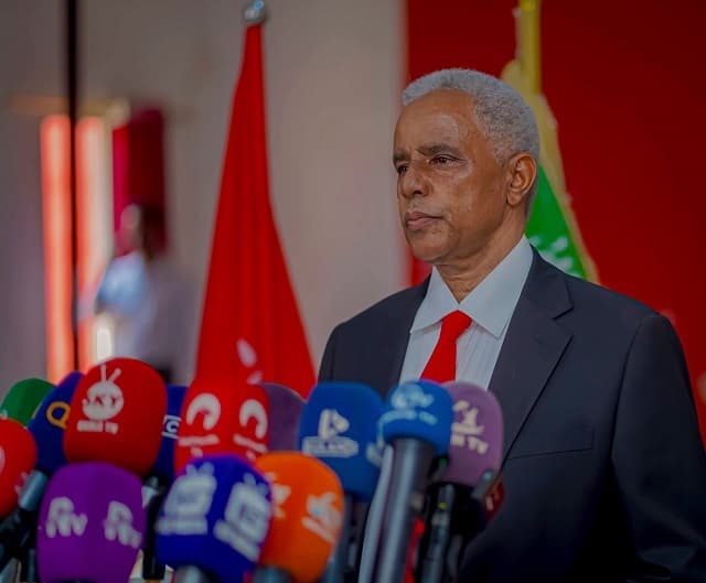 Daawo “Xiniinyuhu waa kuwaanu Xisbigaga Buuraha kaga soo rognay” Guddoomiye Maxamuud Xaashi